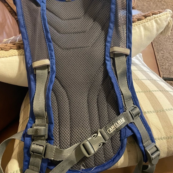 Camelbak classic hydration Backpack Blue 2 liter Bladder Pocket Camelback Water - Picture 6 of 6